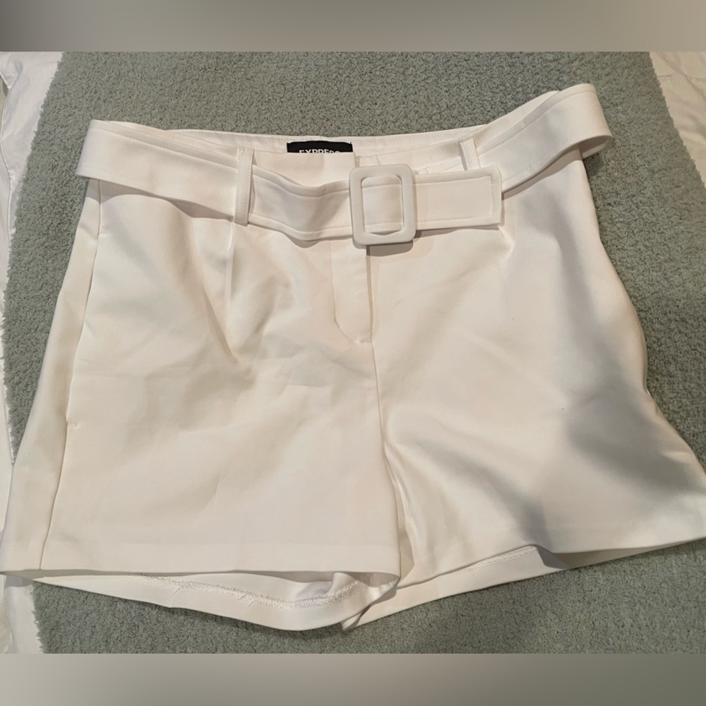 Express NWOT white trouser shorts size 4